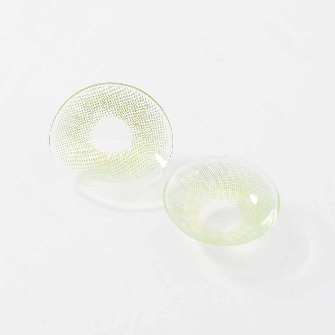 A detailed picture of the Cloud Green contact lense.