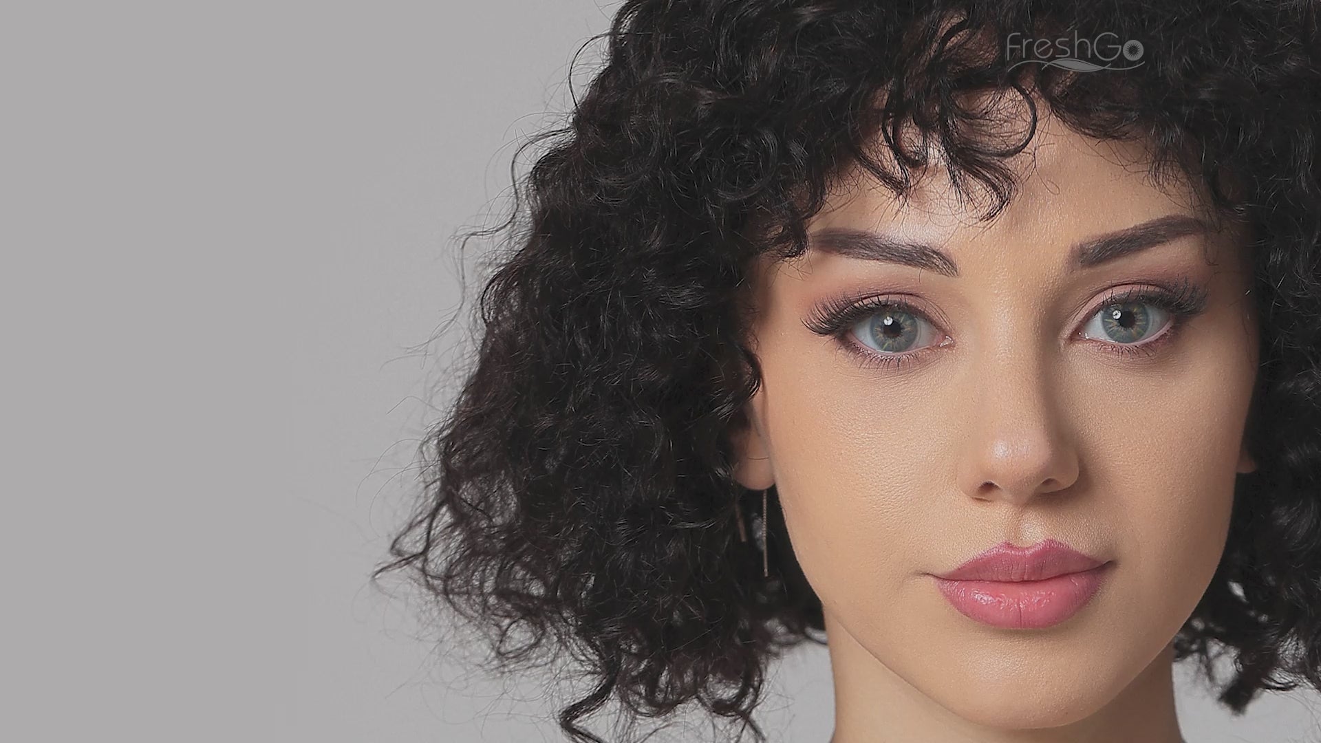 Product video presenting a range of roze colored contact lenses, featuring close-up views of the lenses in various shades and demonstrating how they appear when applied to the eyes.