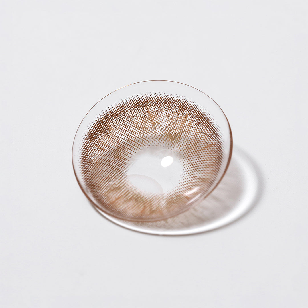 A detailed picture of the ZOW Brown contact lense.